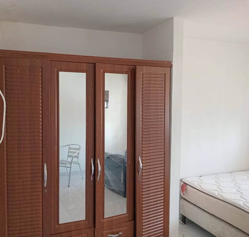 Studio bedroom with mirrored wardrobe, white tile floor, Bella Vista Park Panama City