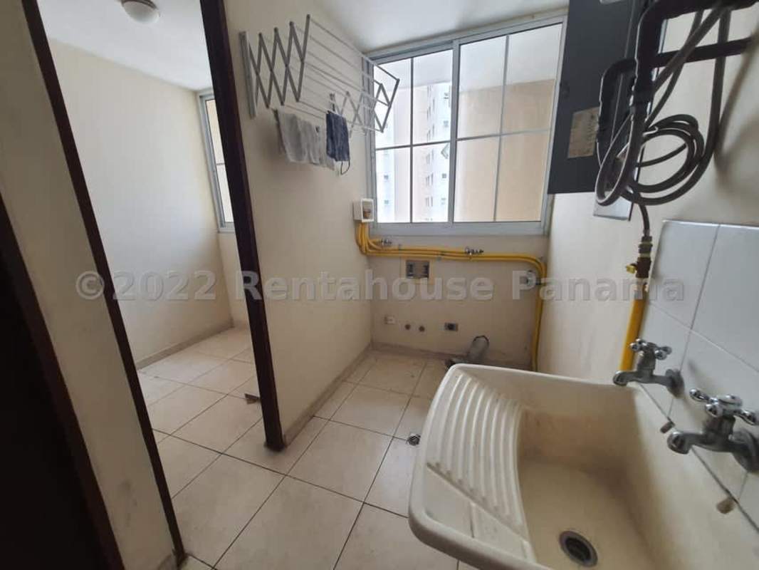 Contemporary bathroom with granite countertop, walk-in shower PH Costa Pacifica Panama