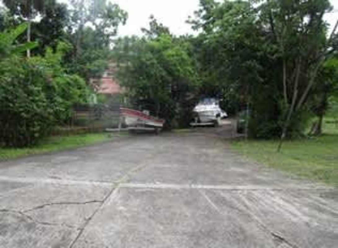 Spacious lot flat topography shaded by mature trees Diablo Panama City