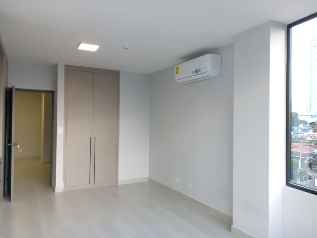 Spacious bedroom with built-in closet, AC ready, natural light in PH San Francisco Exclusive Panama City