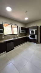 Apartment for Rent in Clayton - 3 bedrooms