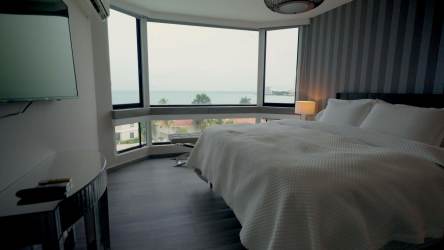Spacious master bedroom with beachfront balcony views in Coronado Country Club condo Panama