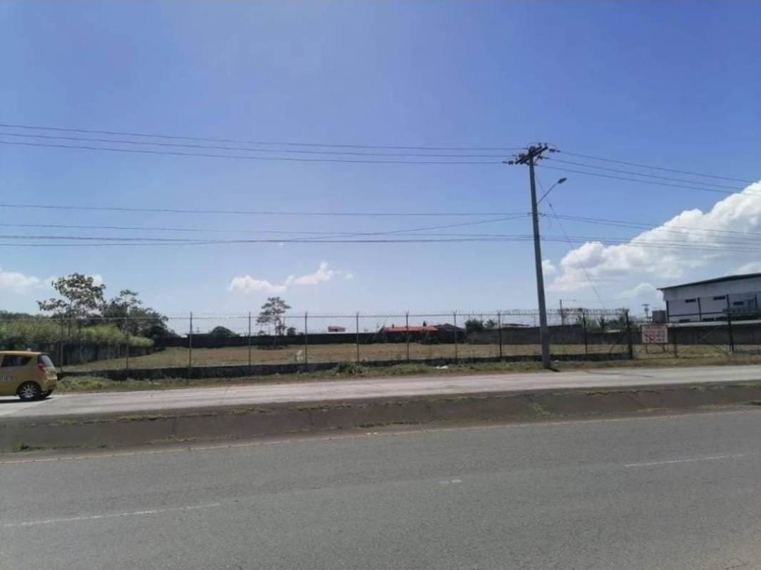 Large open concrete lot ideal for fleet parking or storage near Brisas del Golf Panama