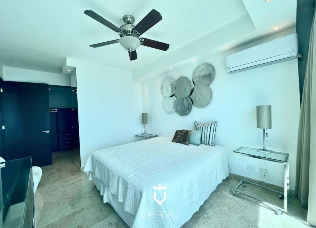 Luxurious bathroom with marble finishes ocean view reflections PH SKY Panama