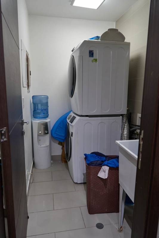 Granite kitchen stainless appliances PH Grand Tower Punta Pacifica Panama