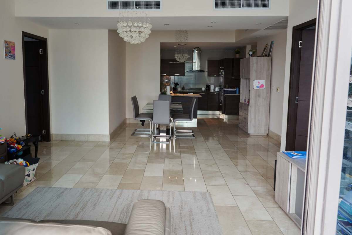 Dual sink vanity and glass shower master bath PH Grand Tower Panama