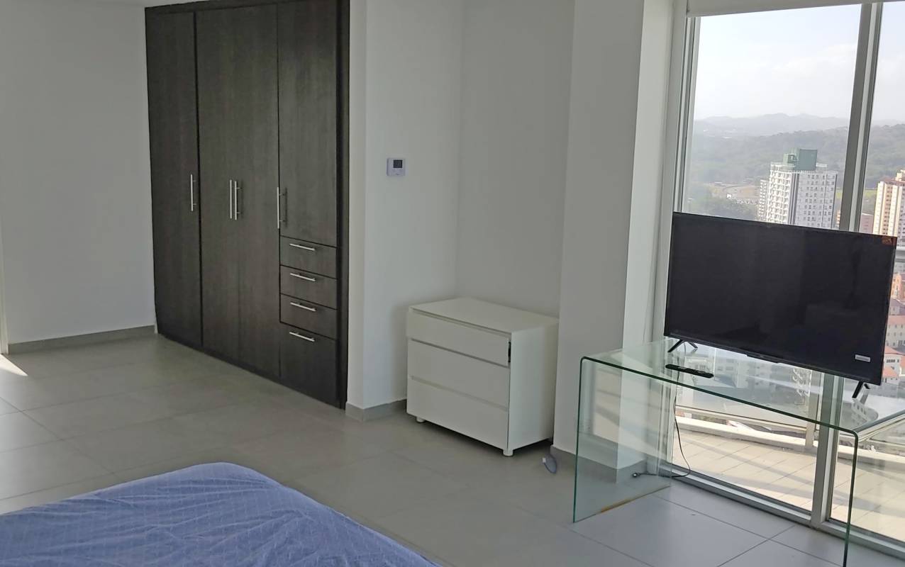 Infinity rooftop pool, gym and recreation deck at PH BICSA with city and ocean views