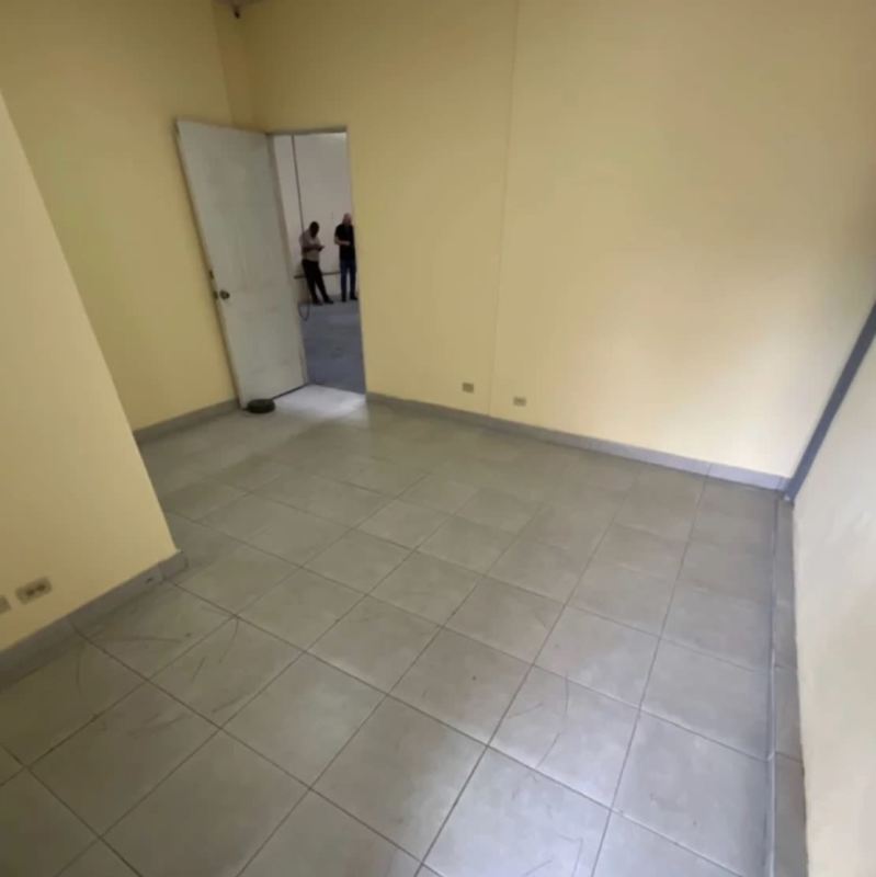 Simple interior room with tiled floor in warehouse commercial property Parque Lefevre Panama