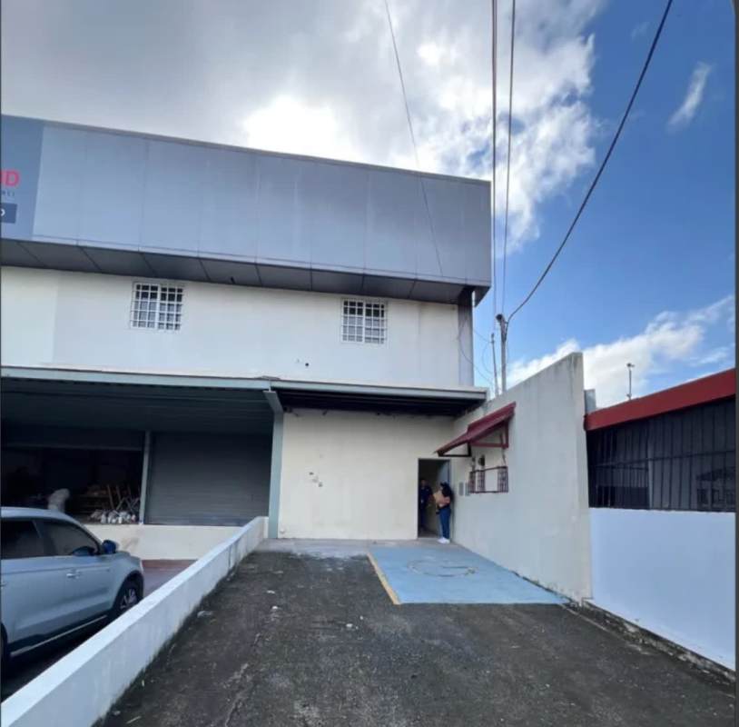 Commercial building facade with secure gate and front parking at Parque Lefevre Panama