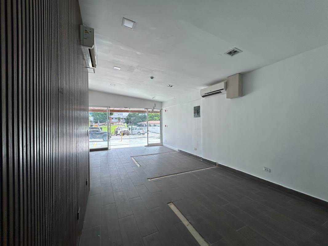 Commercial retail unit with glass facade, AC, modern finishes in prime San Francisco location