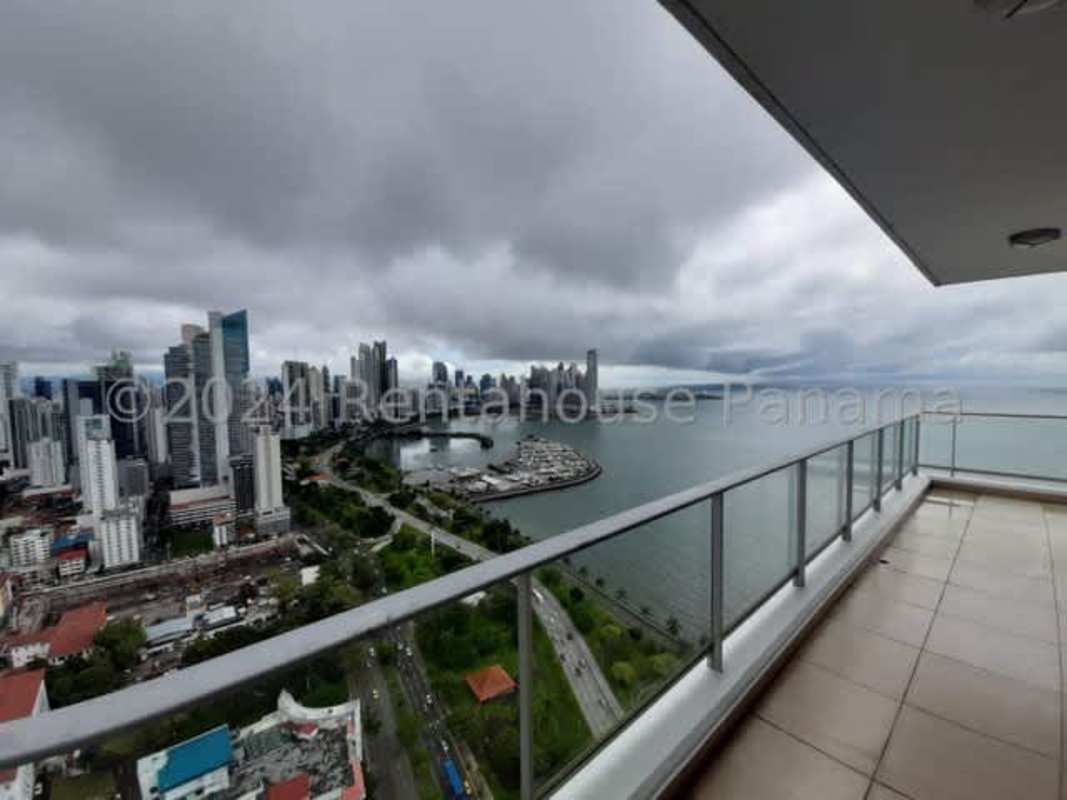 Open kitchen with panoramic views granite countertops PH Destiny Tower Avenida Balboa Panama City