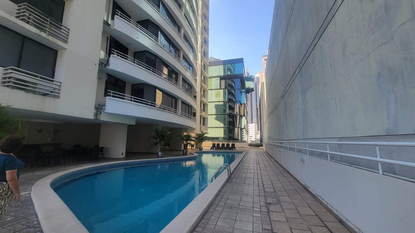 Spacious living-dining room with balcony access and city view at PH Brisas Obarrio Panama