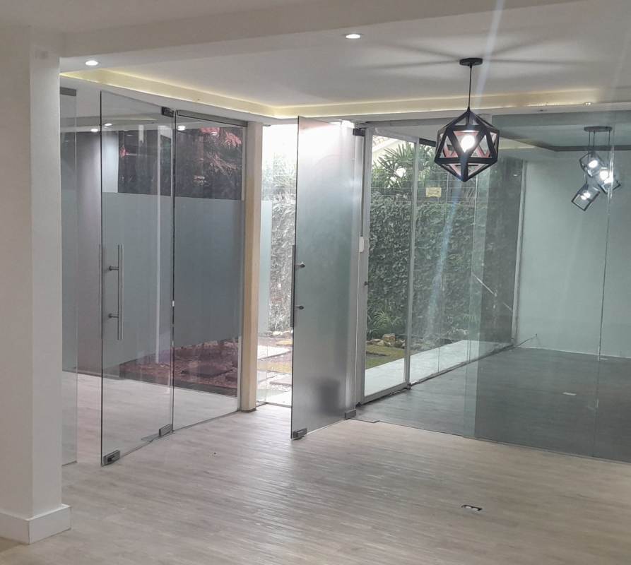 Bright commercial office with glass partitions natural light San Francisco Panama