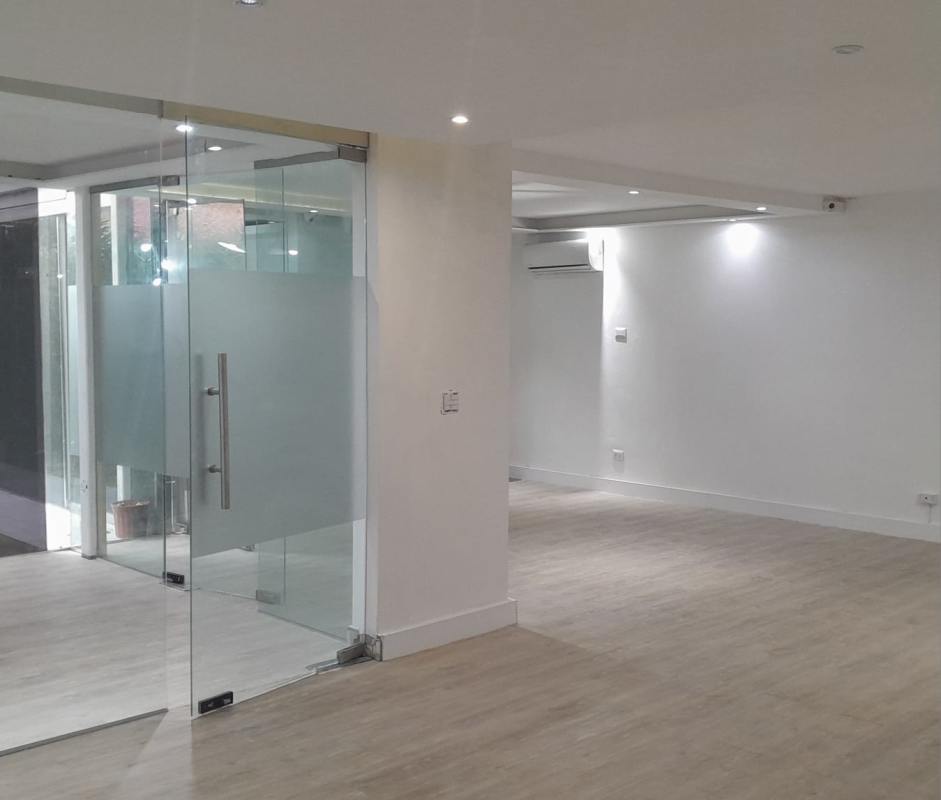 Private enclosed office space with glass walls for sale San Francisco Panama