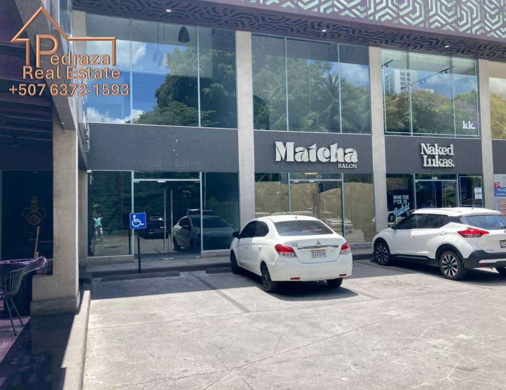Storefront view with signage spaces and parking lot in Plaza 69 San Francisco Panama