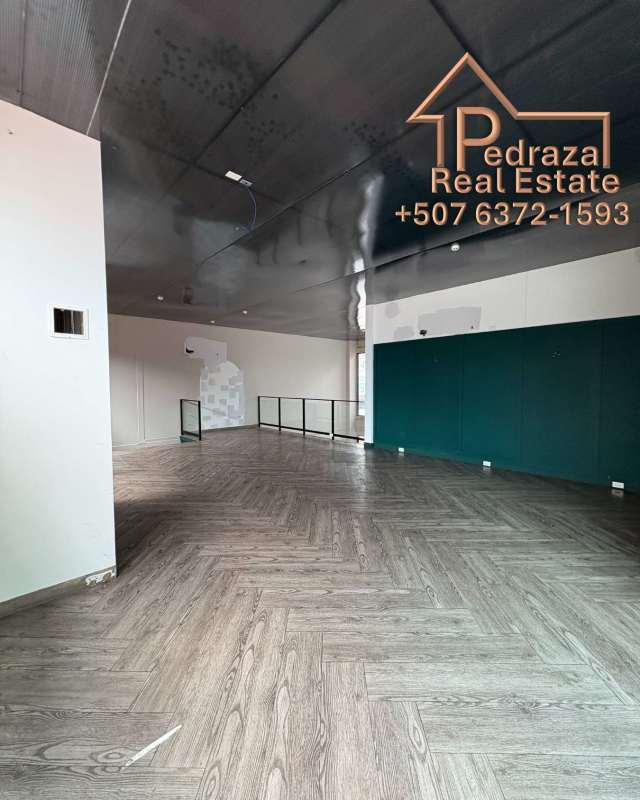 Modern industrial commercial locale with mezzanine herringbone floor Coco del Mar