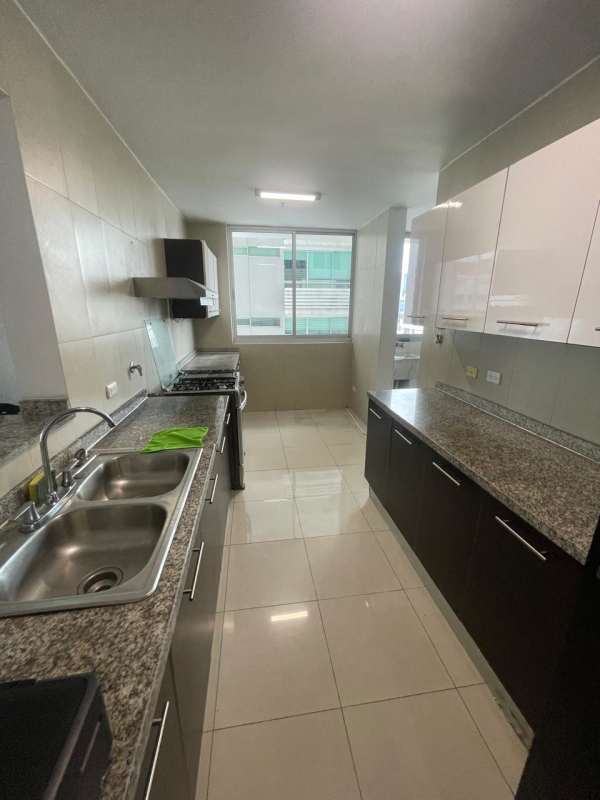 Bedroom with city views, air conditioning, closet in PH The Regent San Francisco Panama