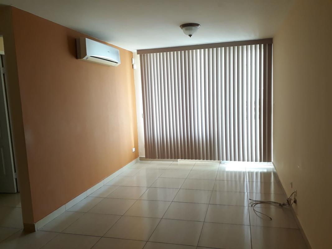 Bright living room with sliding doors to balcony PH Sunflower Panama City