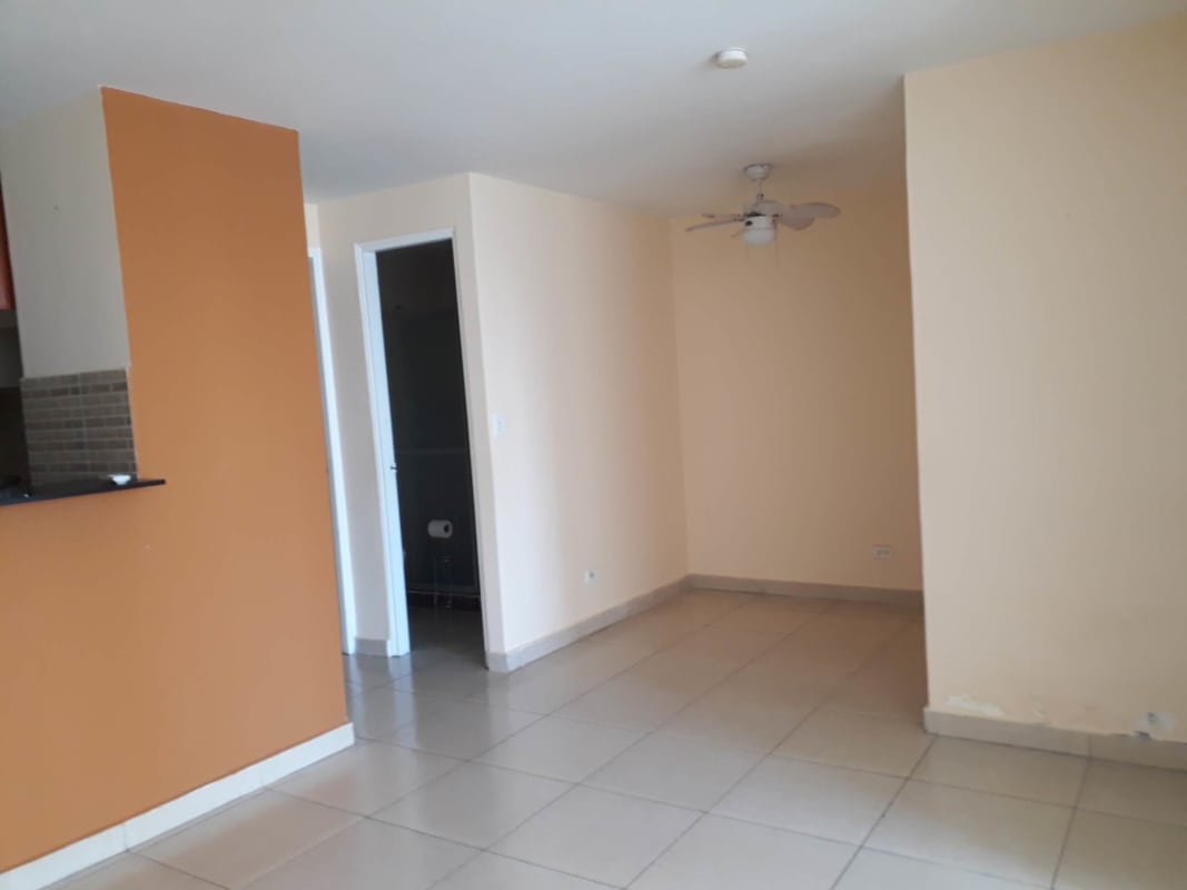 Second bedroom with window and tile floor PH Sunflower Panama City