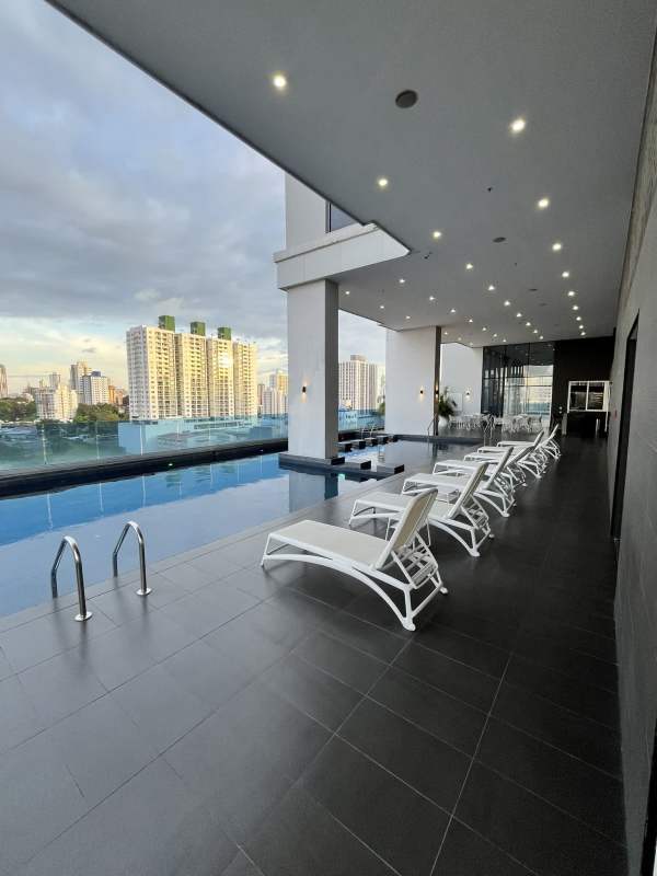 Rooftop infinity pool with skyline view of Panama City in Sky Park Tower