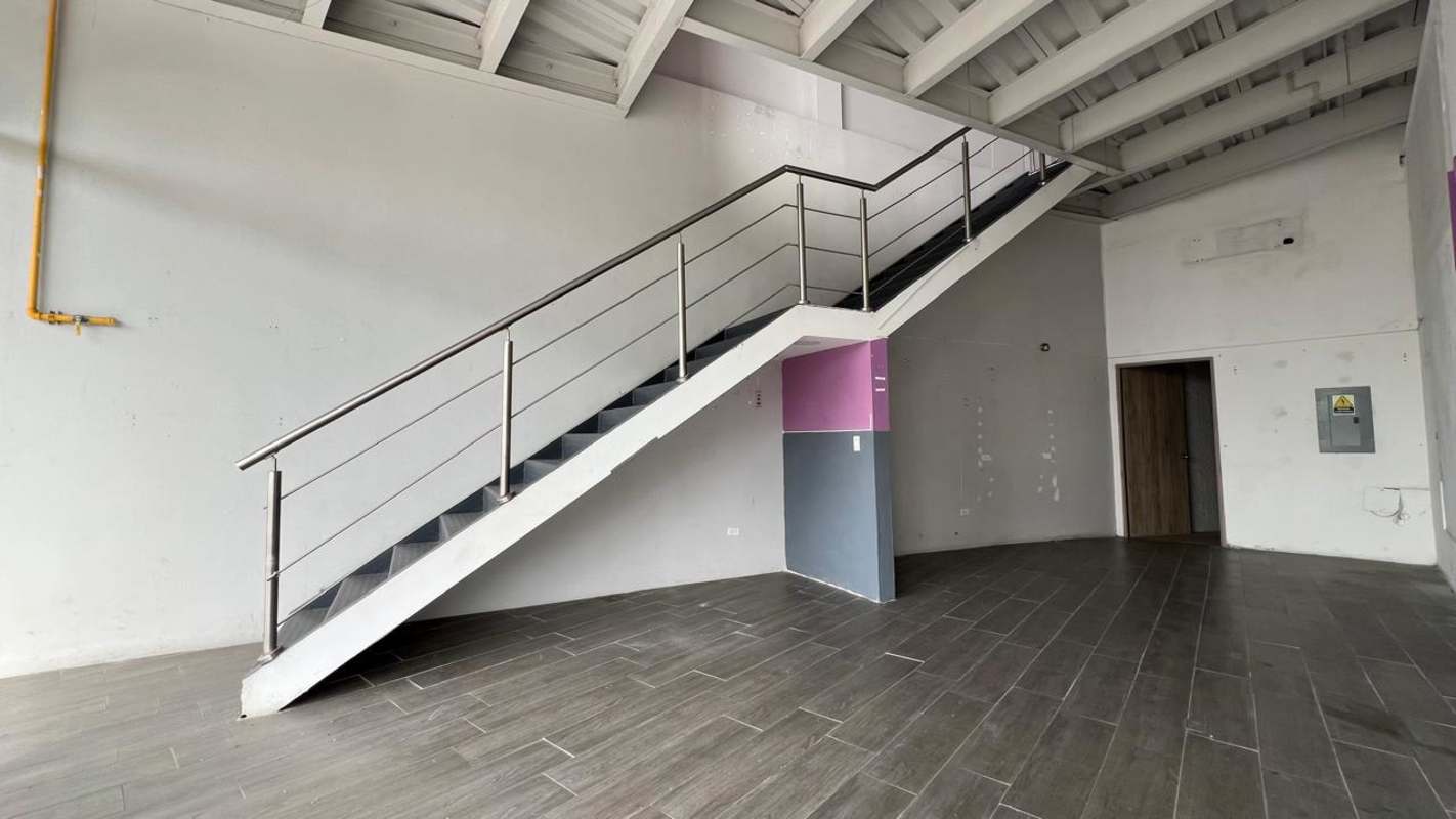 Spacious retail or office unit with large window and ceramic floors in Midtown Plaza Panama