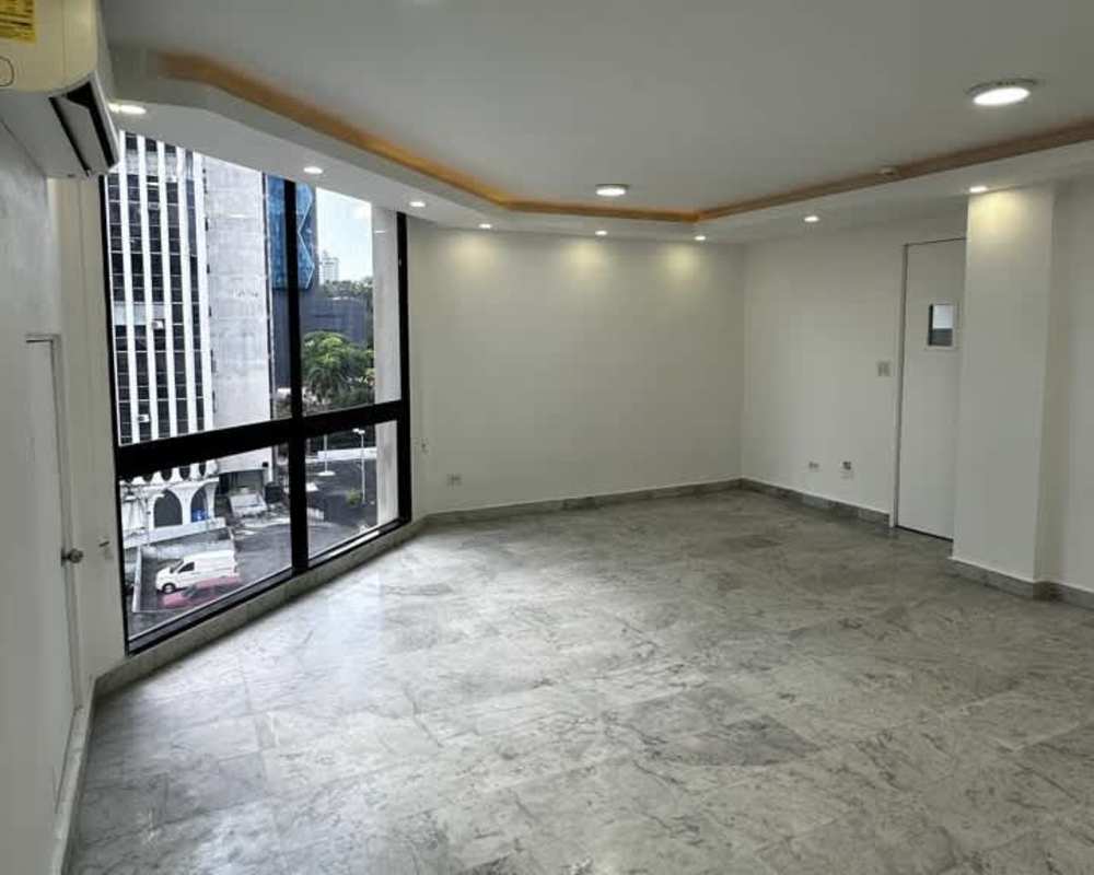 Infinity rooftop swimming pool with panoramic skyline view at PH Vista Tower Bella Vista Panama City