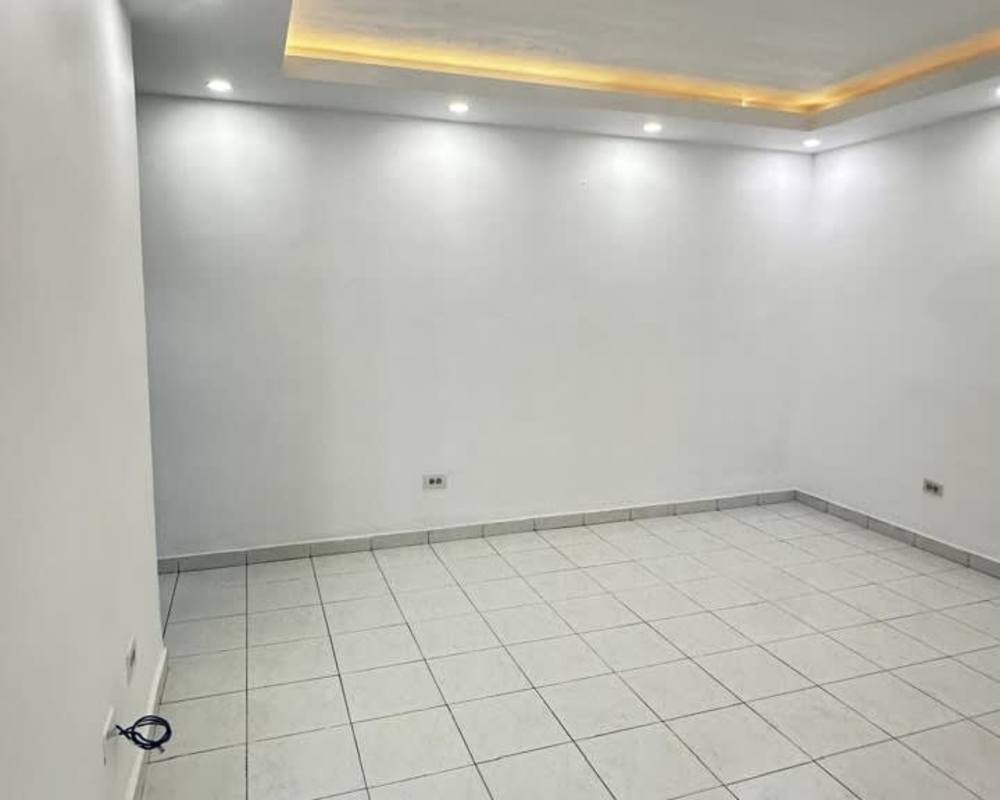 Bedroom featuring walk-in closet, AC and panoramic city view at PH Vista Tower Bella Vista Panama City