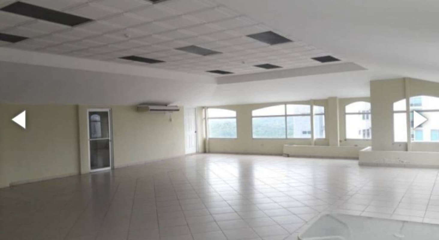 Large windows split AC spacious tiled room PH Nuova Villa de la Fuentes Panama