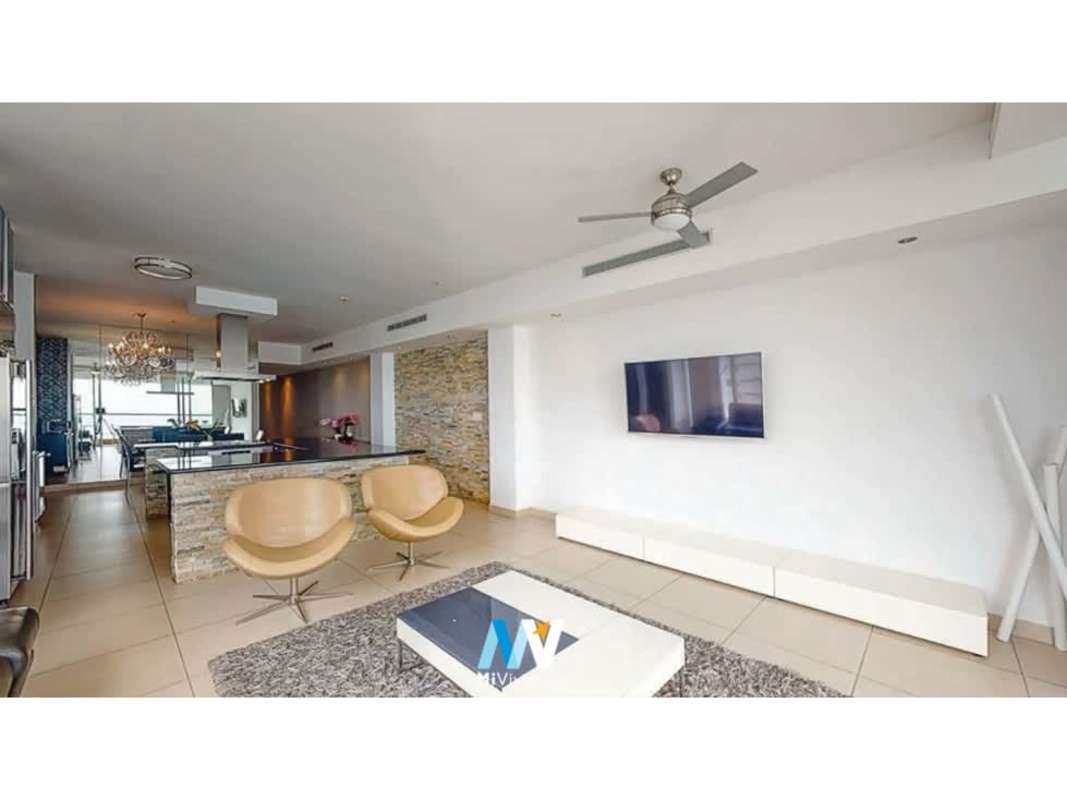 Living and dining room with floor-to-ceiling windows and Pacific Ocean view at PH Rivage Avenida Balboa