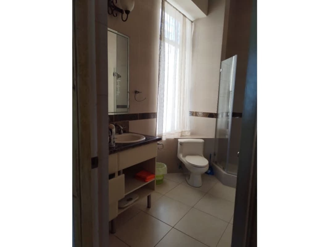 Furnished living room with balcony view, chandelier lighting and TV PH Vista del Mar Avenida Balboa