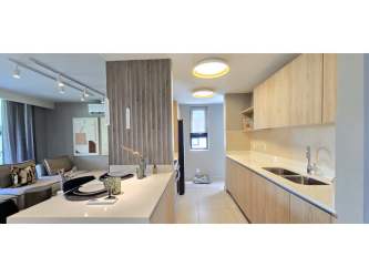 Modern open-plan kitchen and dining area with natural light in Imaterra Panama Pacifico home