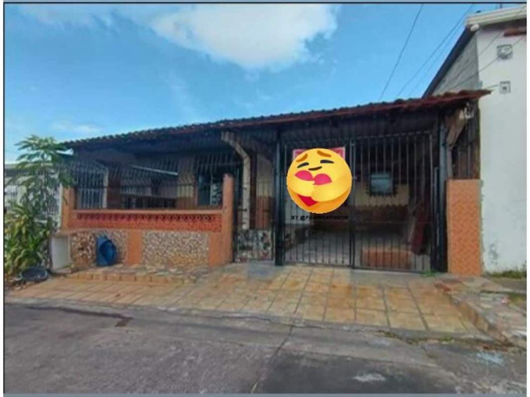 Kitchen with decorative arch and traditional tiled breakfast bar house for sale Juan Díaz Panama City