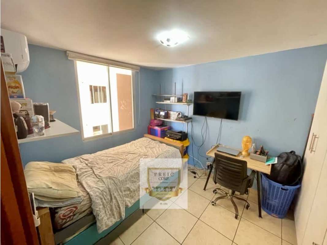 Small bedroom with bed desk window TV modern tile floor PH Victoria Hills for sale Panama