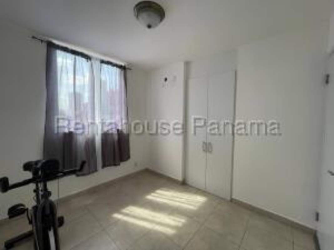 Fully equipped gym with cardio machines in PH Athas Panama City