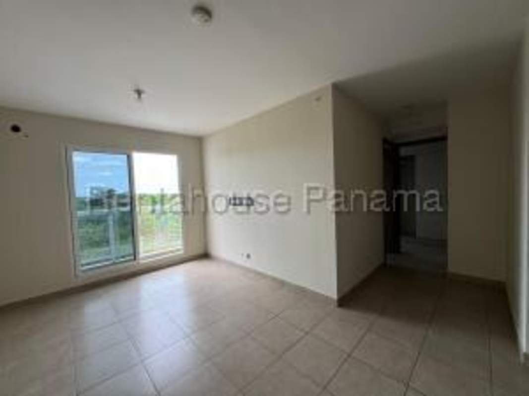Bright second bedroom with ceramic floors, window in Panama City residential condo