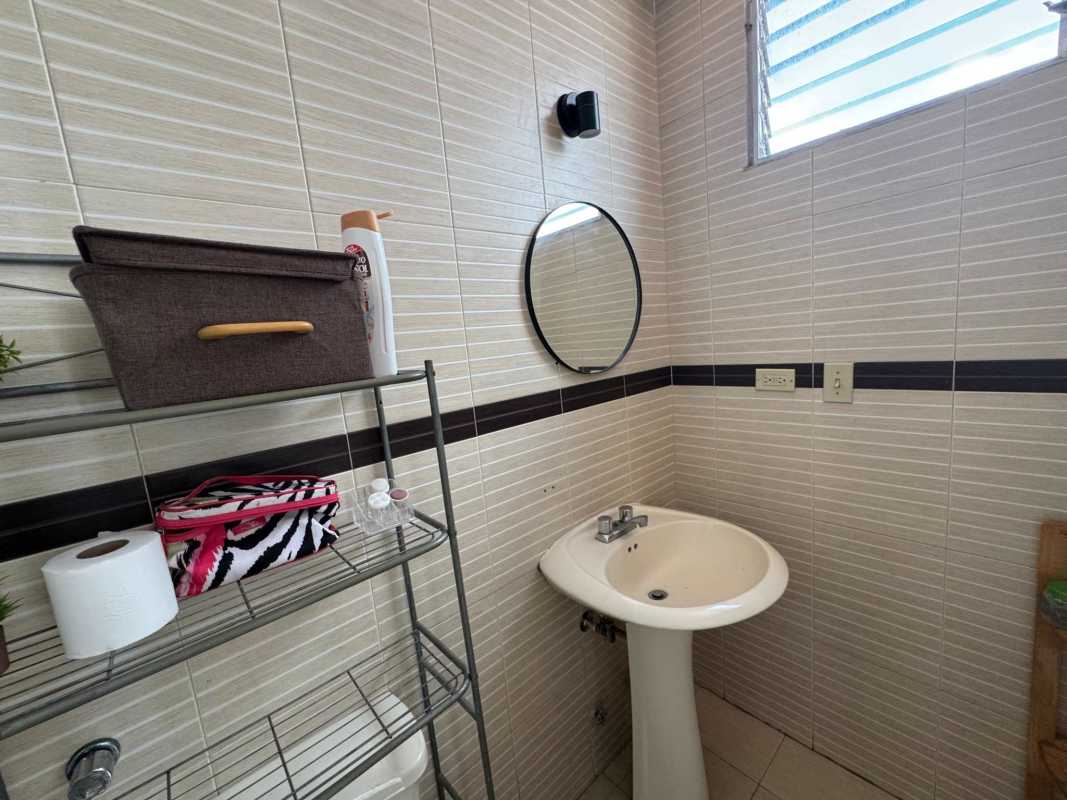 Kitchen with granite countertops and ceramic tiles PH Altos del Golf San Francisco