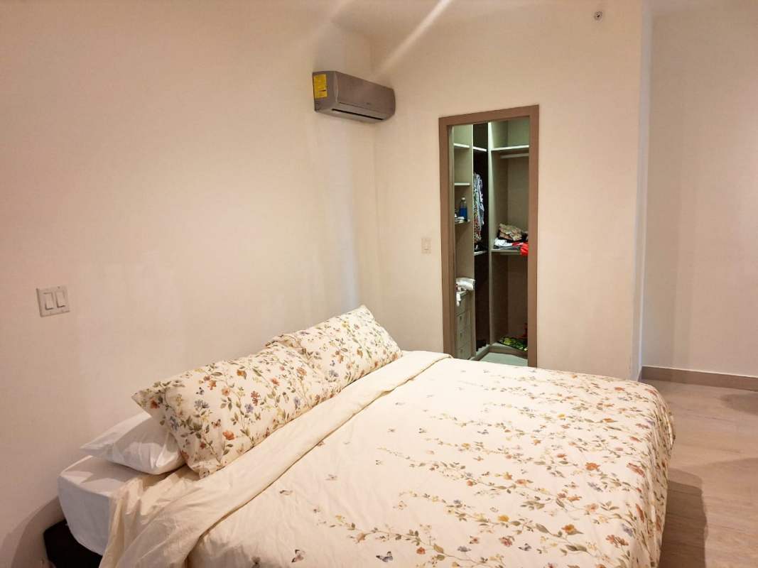 Modern bedroom with closet and AC PH Urbana Obarrio Panama City furnished rental