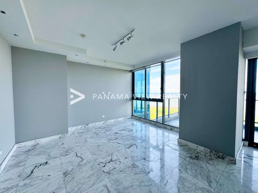 Master bathroom double sinks marble finish luxury PH Regalia Costa del Este Panama