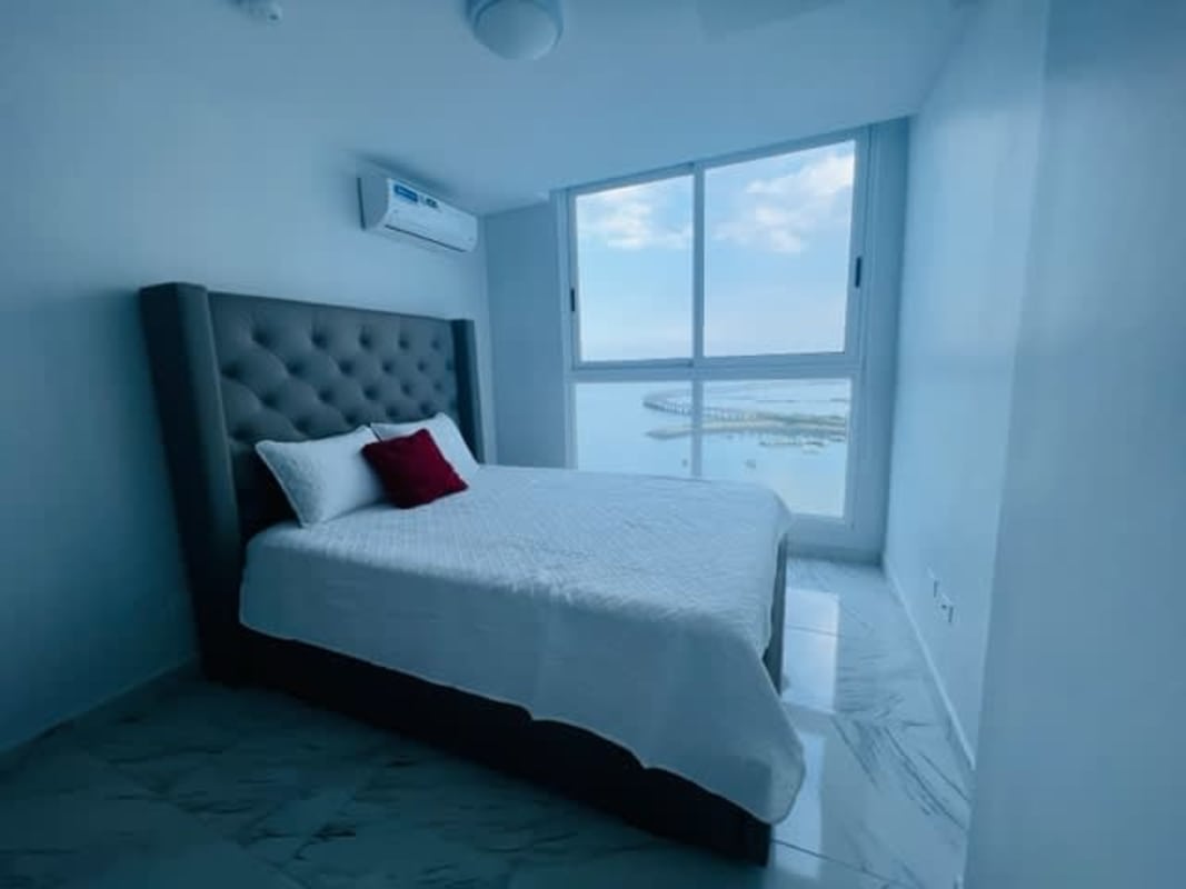 Luxury infinity pool terrace with Panama Bay view at PH Yoo Panama Avenida Balboa