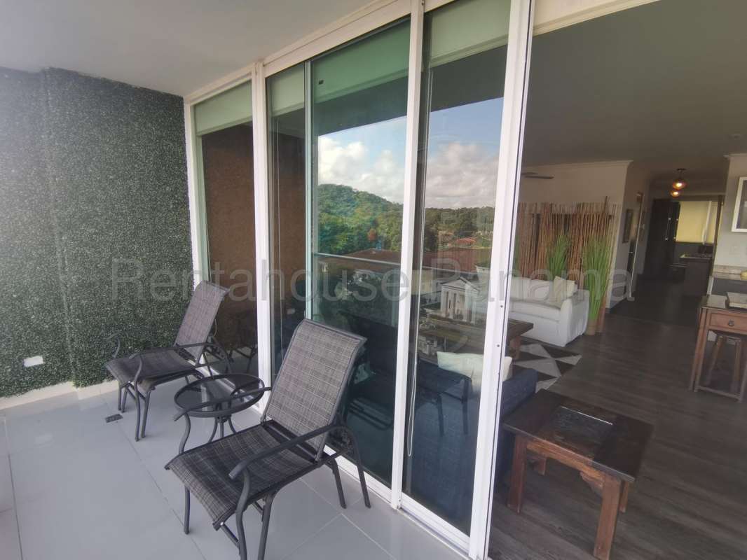 Modern kitchen with granite countertops, full appliances in Embassy Club condo Clayton Panama