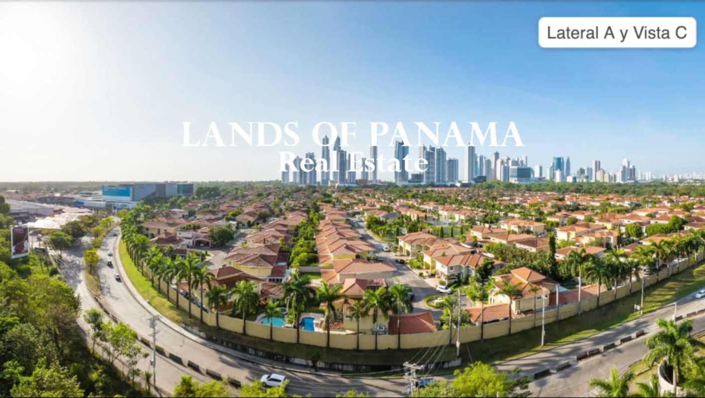 Grand luxury lobby with marble floors and elegant chandelier in PH Celeste Santa María Panama