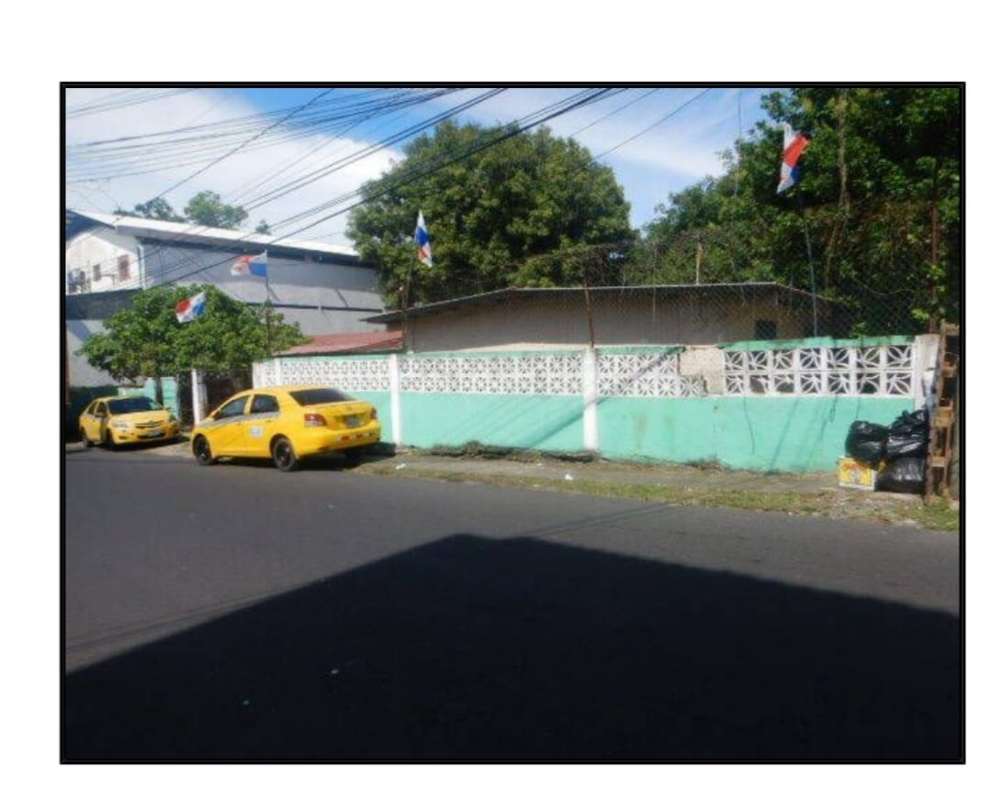 Backyard with mature trees and external storage structure on land for sale in Panama City Río Abajo