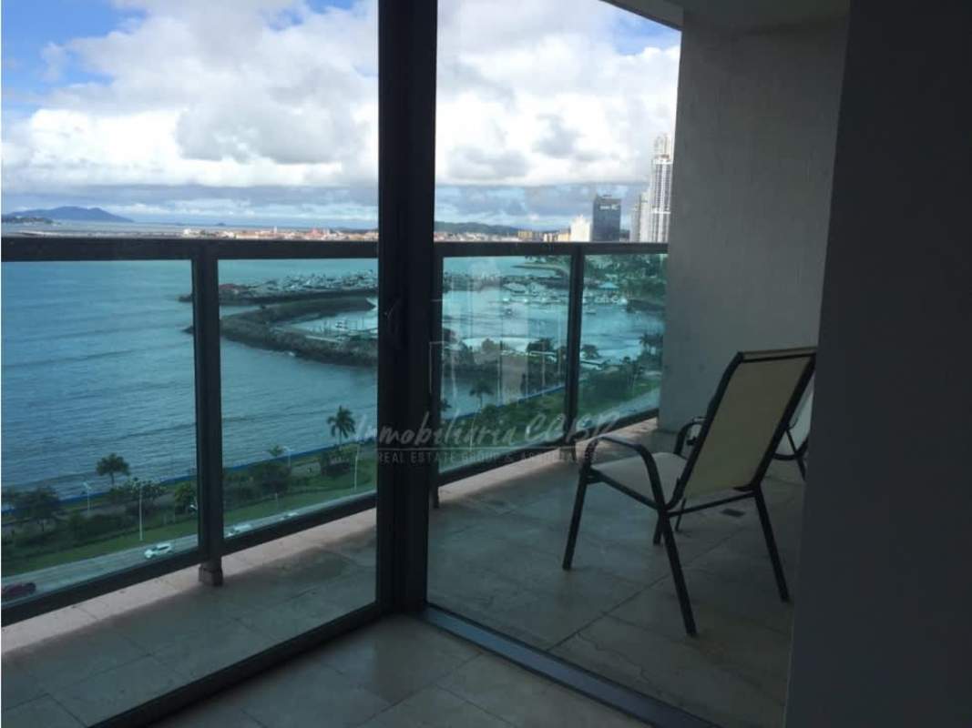 Expansive balcony with glass railing overlooking Panama Bay skyline from PH YOO Panama