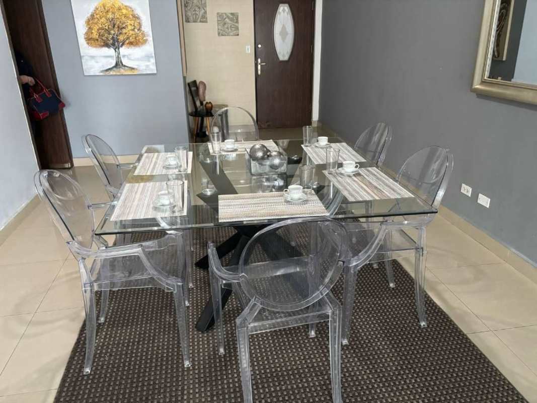 Furnished second bedroom with ensuite bathroom and closet in PH Mirador Park Obarrio