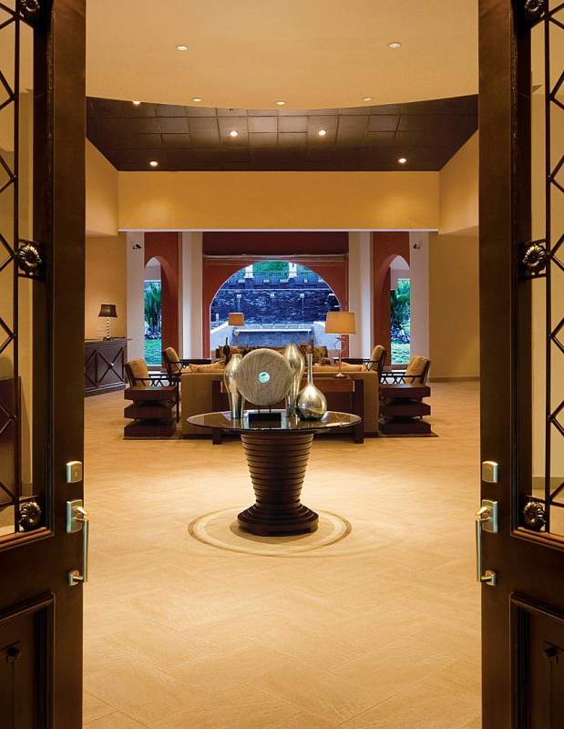 Balcony with outdoor dining set overlooking lush landscape and hills at PH Embassy Club Clayton Panama