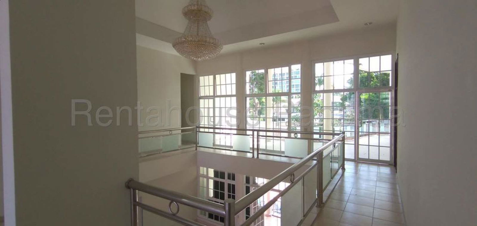 Private pool area with jacuzzi hot tub rental house in San Francisco Panama