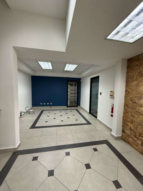 Commercial Corner Building El Carmen Vista Hermosa 815m2