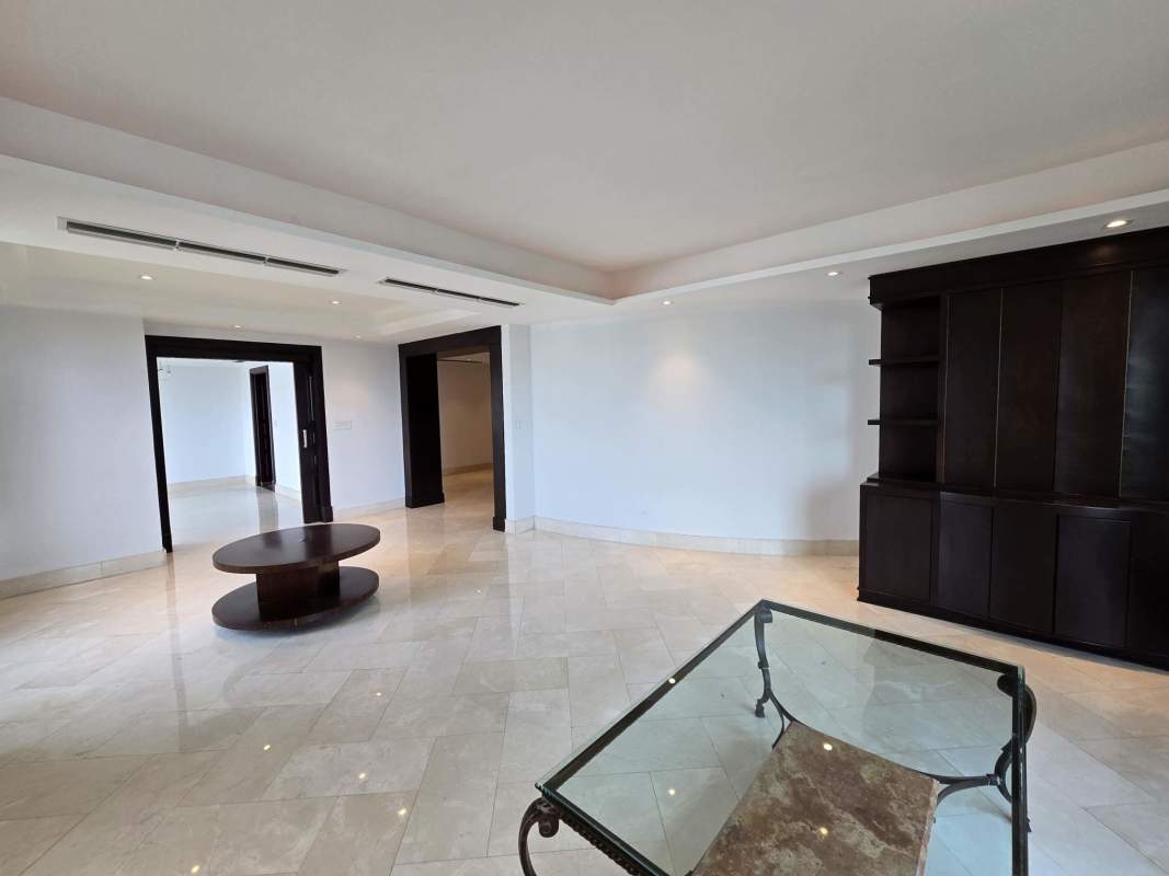 Spacious open-plan living room with marble flooring at Golf Tower penthouse Panama