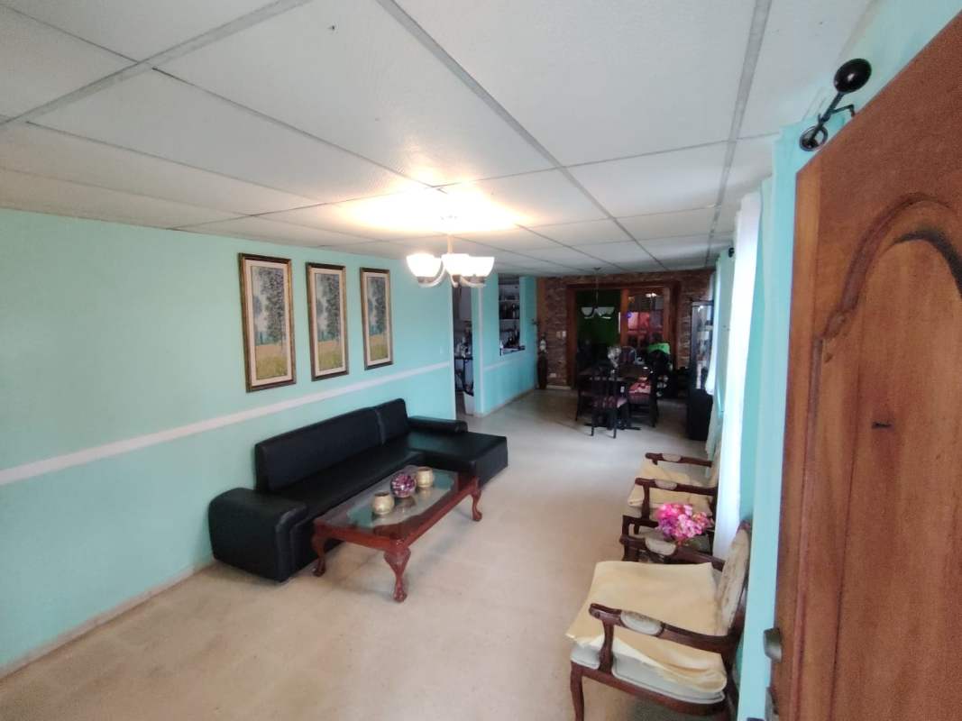 Bedroom with blue walls, AC unit, and bunk beds Chanis Panama residential home