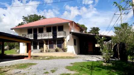 Bedroom in house in Volcán Chiriquí with large window and garden views